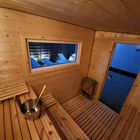 Robson I Sauna, Jacuzzi ヴィラ *