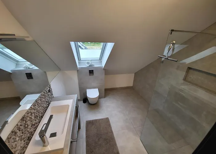 Robson I Sauna, Jacuzzi