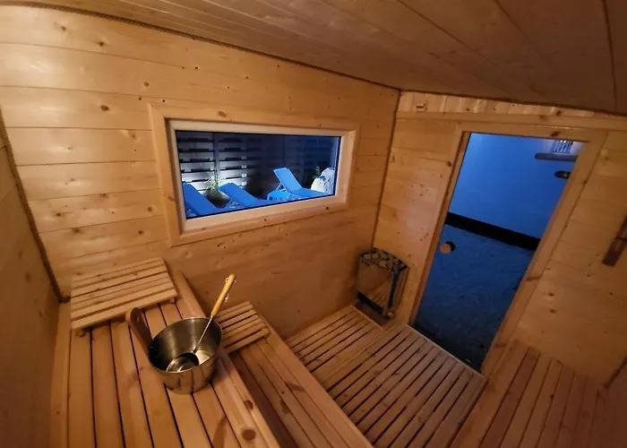 Robson I Sauna, Jacuzzi 빌라 *