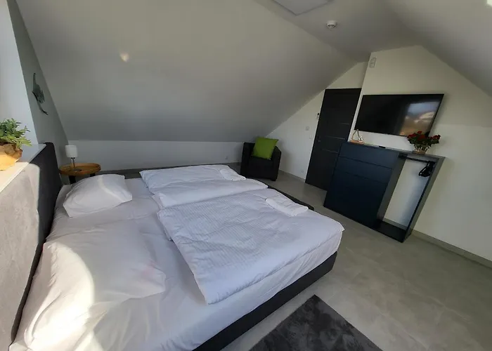 Robson I Sauna, Jacuzzi 빌라 미에드지보드지